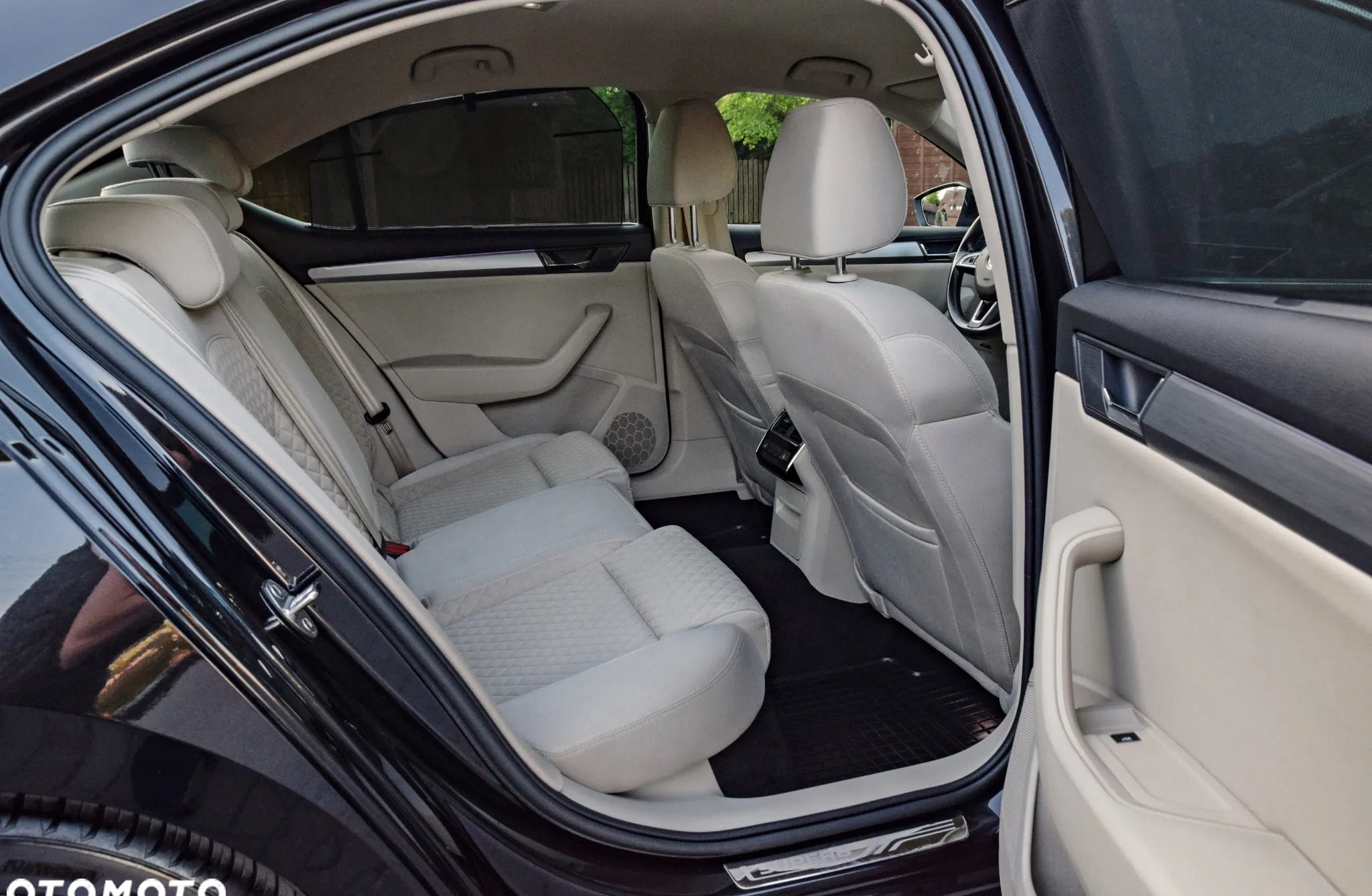 Skoda Superb cena 84900 przebieg: 200000, rok produkcji 2018 z Sochaczew małe 742